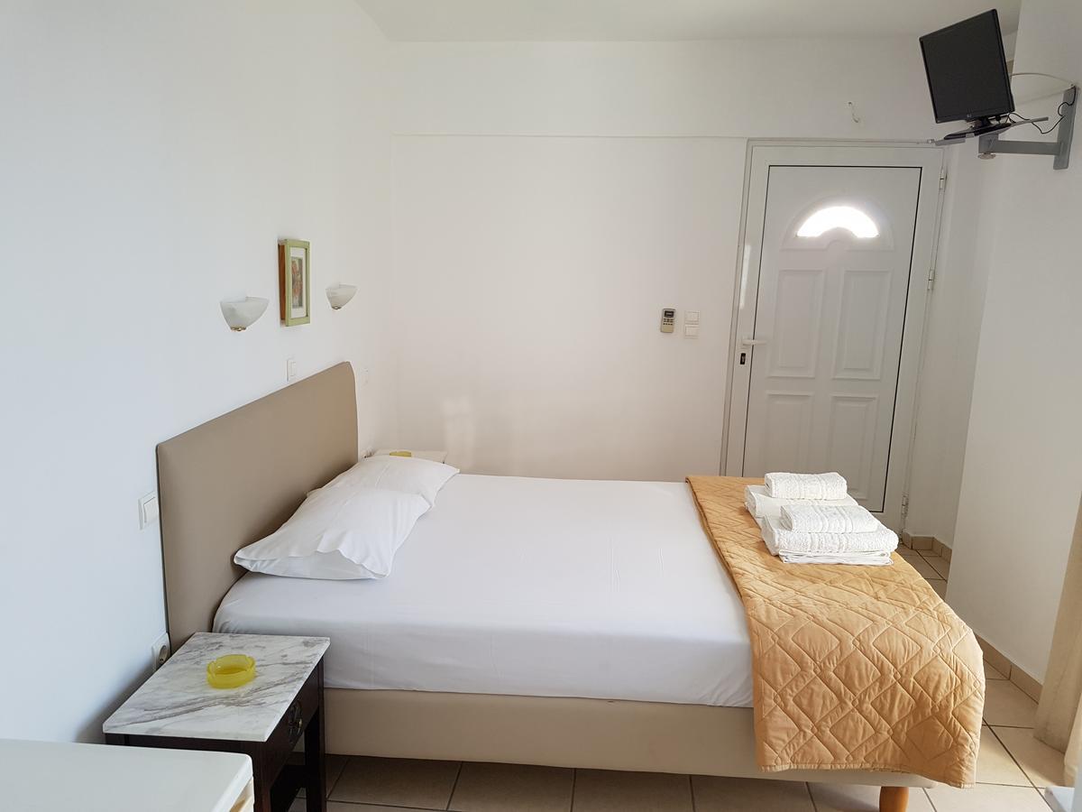 En Plo Hotell Elafónisos Eksteriør bilde